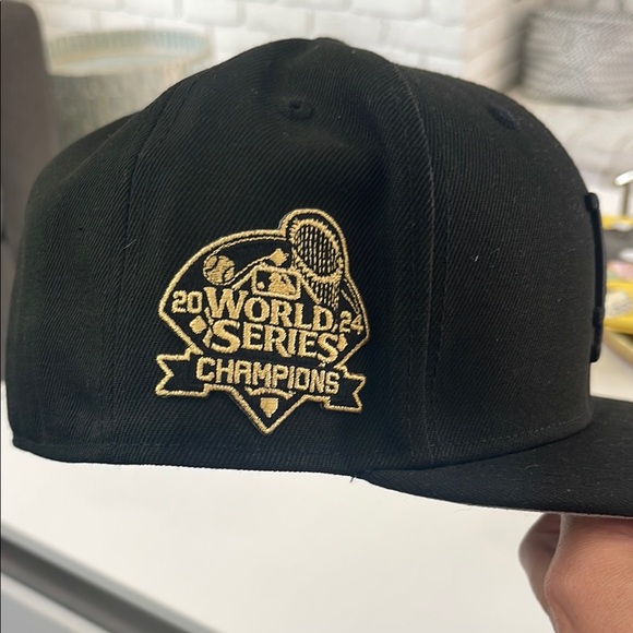 MLB Black Cap - Picture 3 of 3